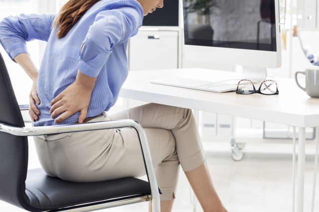 Sedenje opasno po zdravlje, radite vežbe makar iz stolice